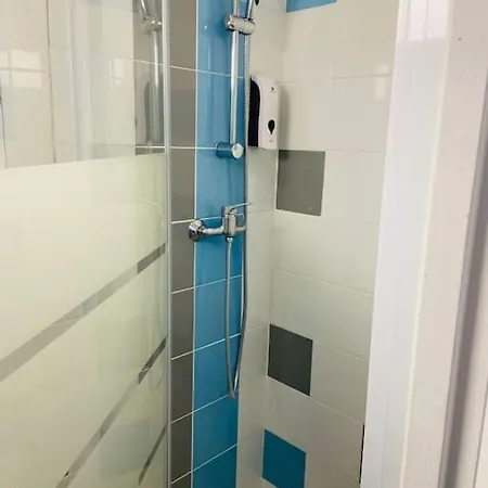 Yvonne M&m A 50m De La 公寓 *