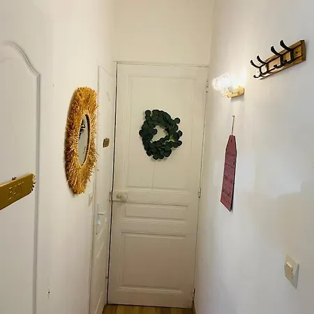 Yvonne M&m A 50m De La 公寓