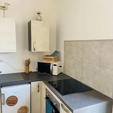 Yvonne M&m A 50m De La