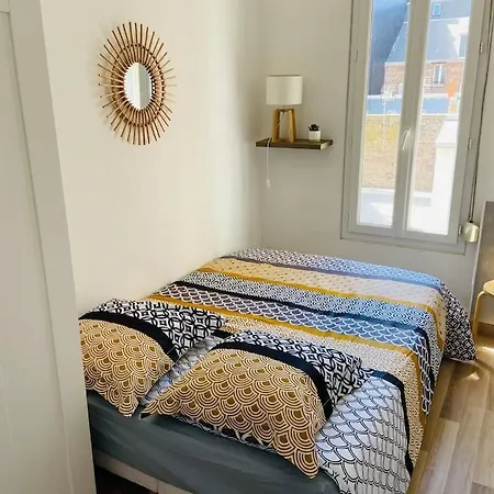 Yvonne M&m A 50m De La 公寓