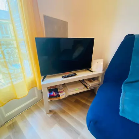 Yvonne M&m A 50m De La 梅尔·莱斯·拜恩斯