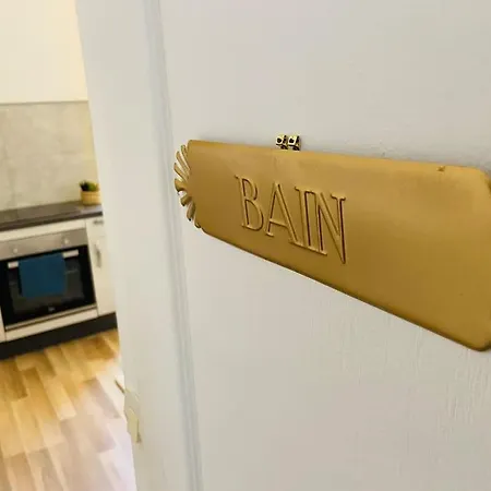 Yvonne M&m A 50m De La דירה *