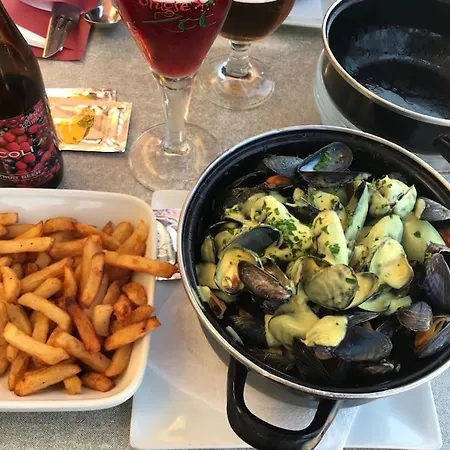 Yvonne M&m A 50m De La מרס-לה-באן