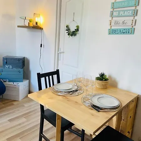 Yvonne M&m A 50m De La דירה