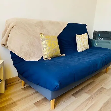 Yvonne M&m A 50m De La * מרס-לה-באן